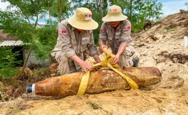 Dự án PeaceTrees VietNam Quảng Bình tiếp tục xử lý thành công một quả bom lớn.